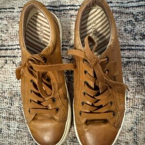 Taos Footwear Men's Tan Leather Sneakers